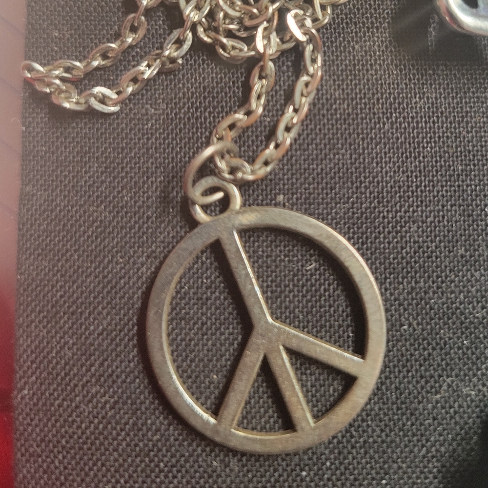 Peace sign pendant/charm lobster claw necklace